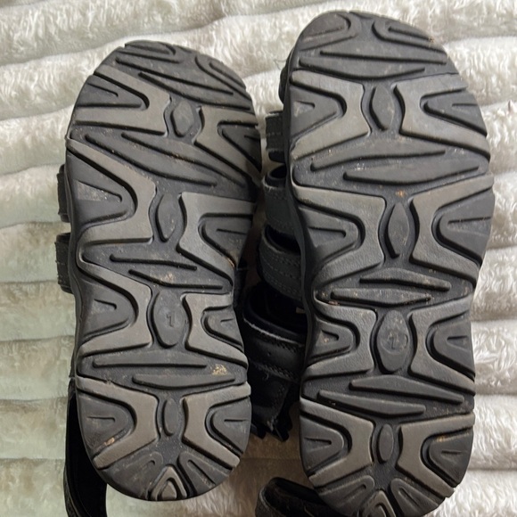 Eddie Bauer Kids Black and Yellow Adventure Sandals - Picture 2 of 4